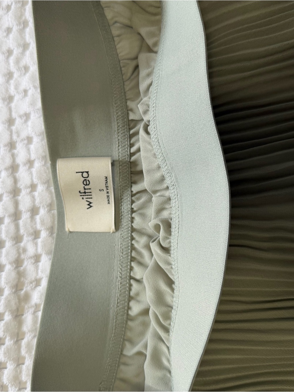 Brand New with Tags Wilfred Pleated Midi Skirt in Sage Green - Picture 6 of 7